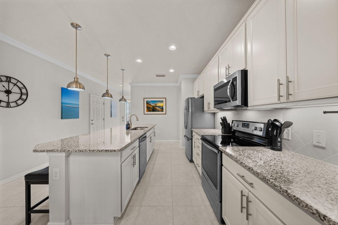 待售: $379,900 (2 贝兹, 2 浴室, 1398 平方英尺)