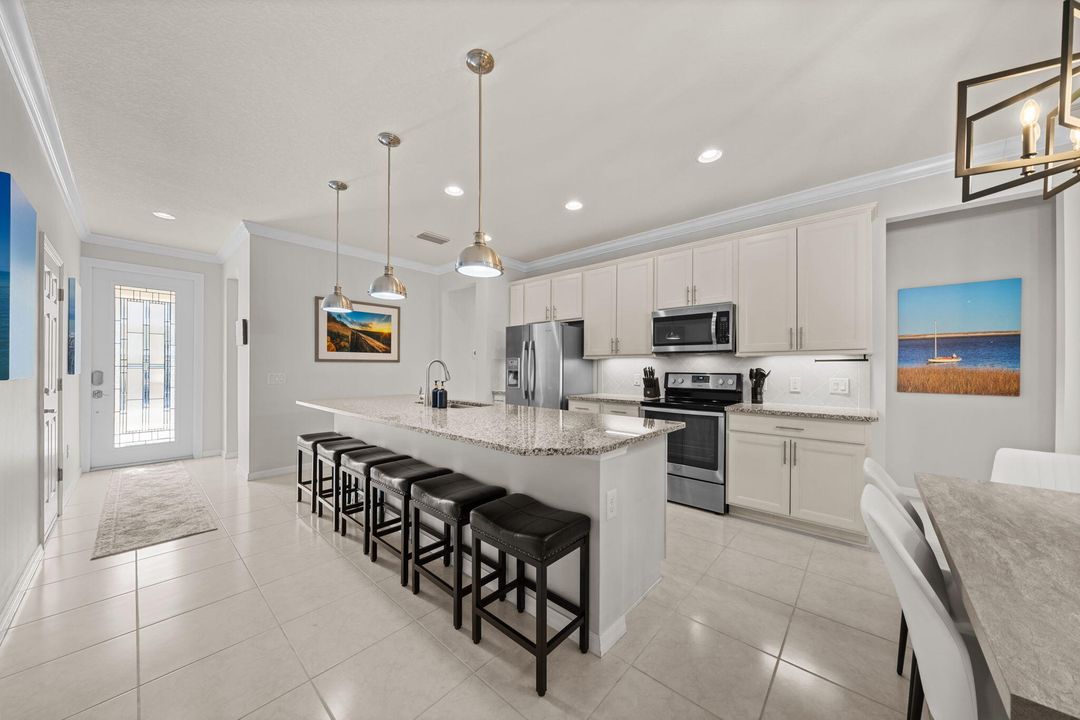 待售: $379,900 (2 贝兹, 2 浴室, 1398 平方英尺)