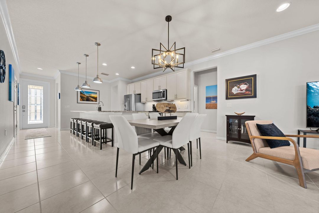 待售: $379,900 (2 贝兹, 2 浴室, 1398 平方英尺)