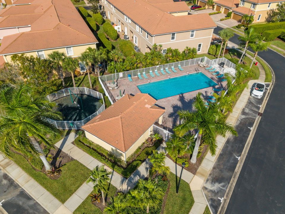 待售: $379,900 (2 贝兹, 2 浴室, 1398 平方英尺)