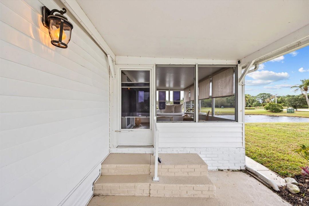 For Sale: $214,900 (2 beds, 2 baths, 936 Square Feet)