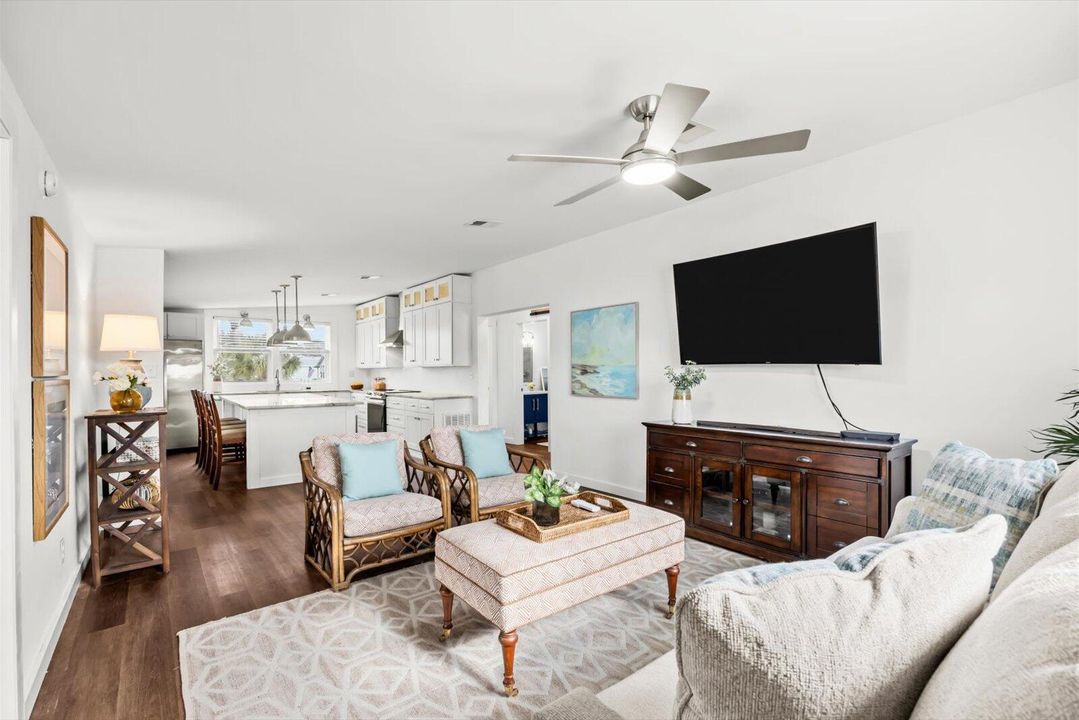 For Sale: $214,900 (2 beds, 2 baths, 936 Square Feet)