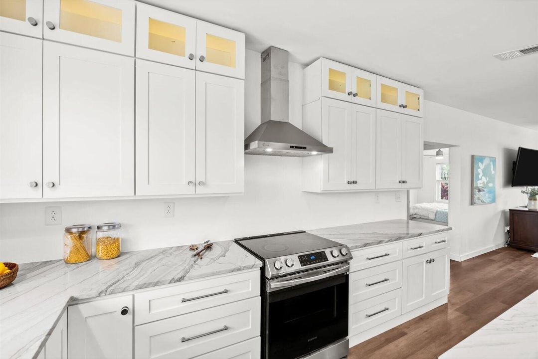 For Sale: $214,900 (2 beds, 2 baths, 936 Square Feet)