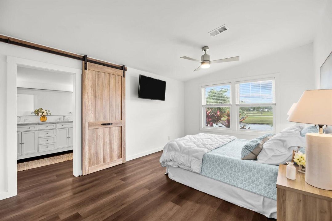 For Sale: $214,900 (2 beds, 2 baths, 936 Square Feet)