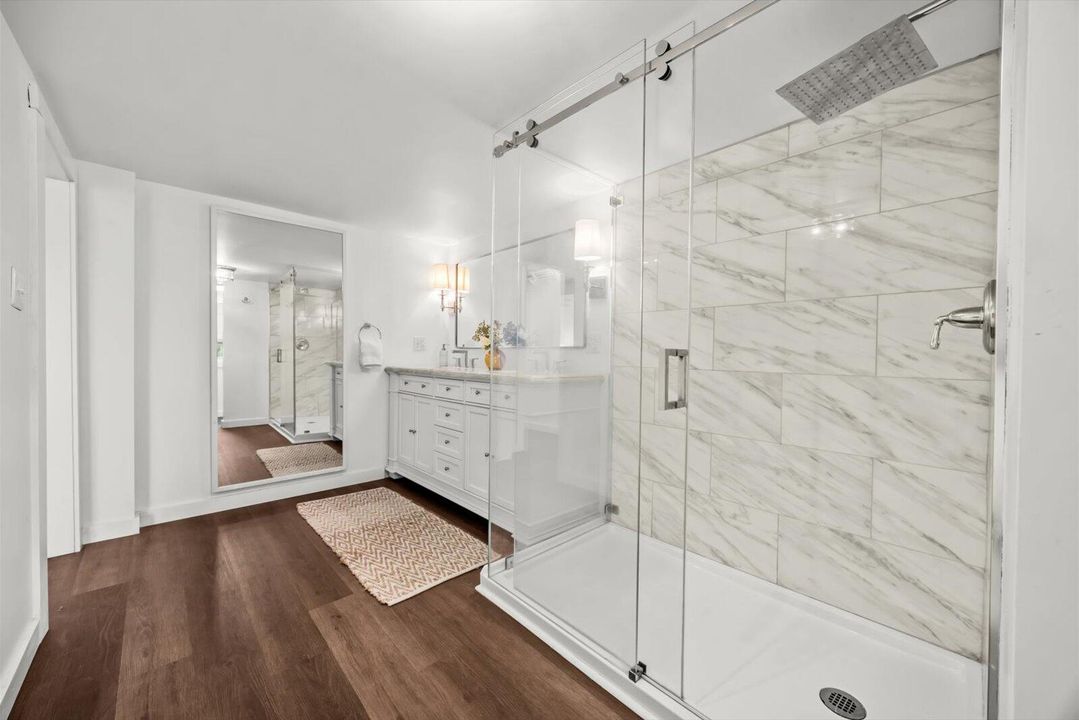 For Sale: $214,900 (2 beds, 2 baths, 936 Square Feet)