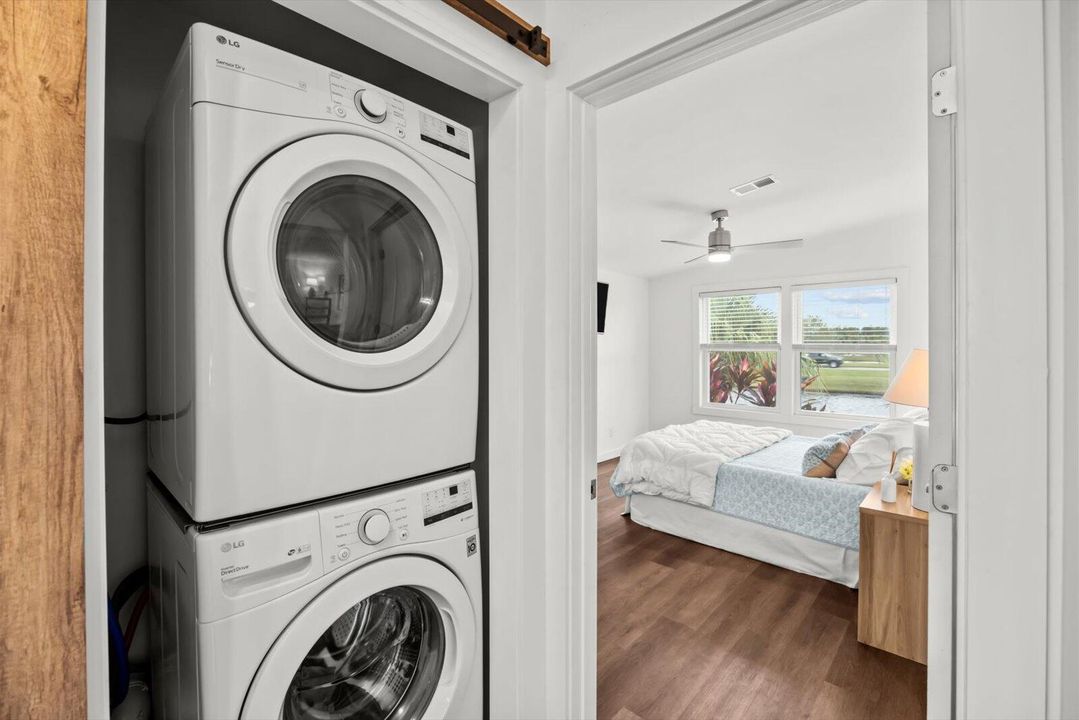 For Sale: $214,900 (2 beds, 2 baths, 936 Square Feet)