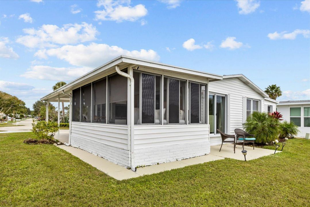 For Sale: $214,900 (2 beds, 2 baths, 936 Square Feet)