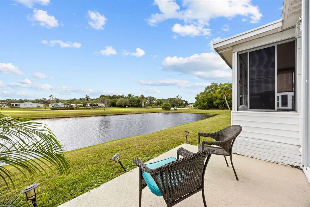 For Sale: $214,900 (2 beds, 2 baths, 936 Square Feet)