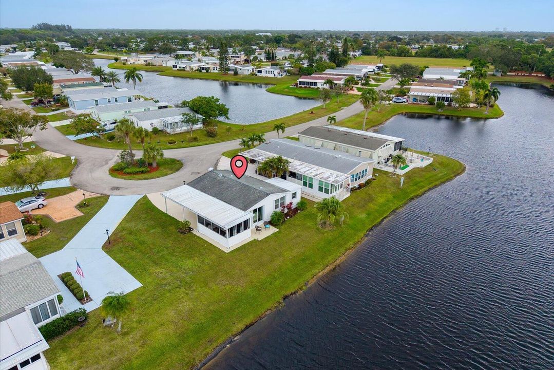 For Sale: $214,900 (2 beds, 2 baths, 936 Square Feet)