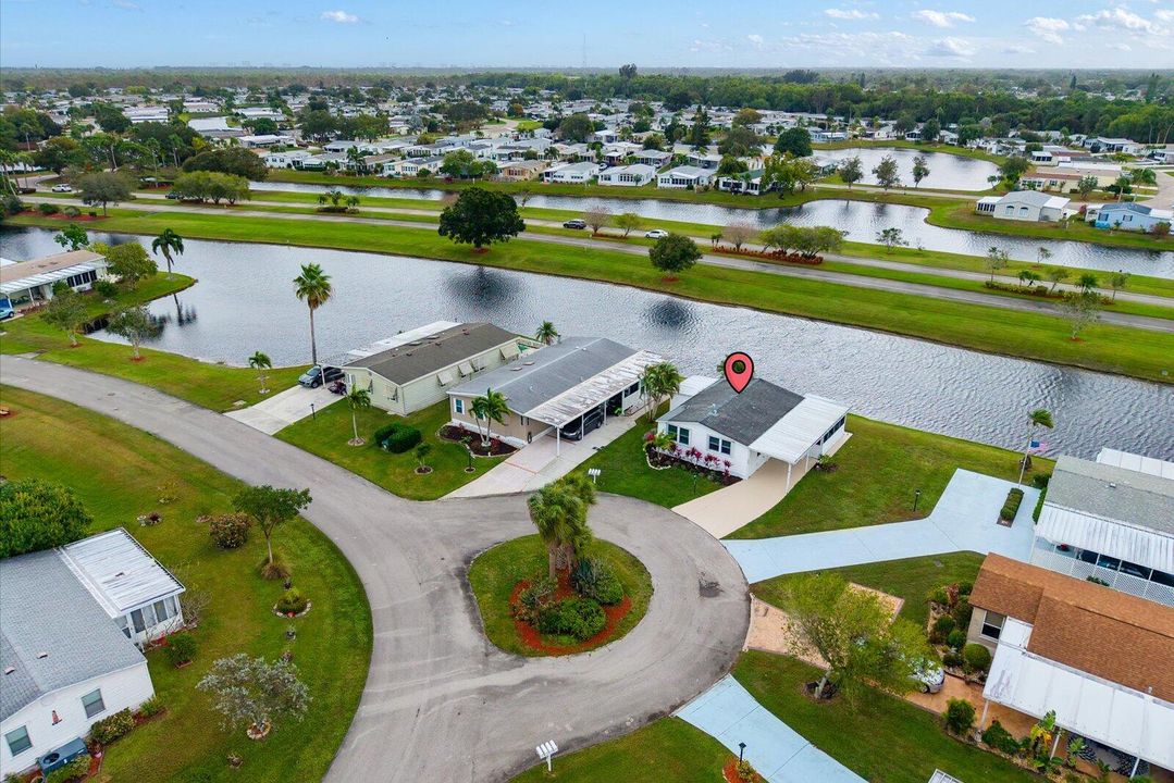 For Sale: $214,900 (2 beds, 2 baths, 936 Square Feet)