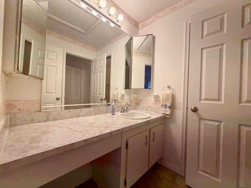 For Sale: $285,000 (2 beds, 1 baths, 1234 Square Feet)