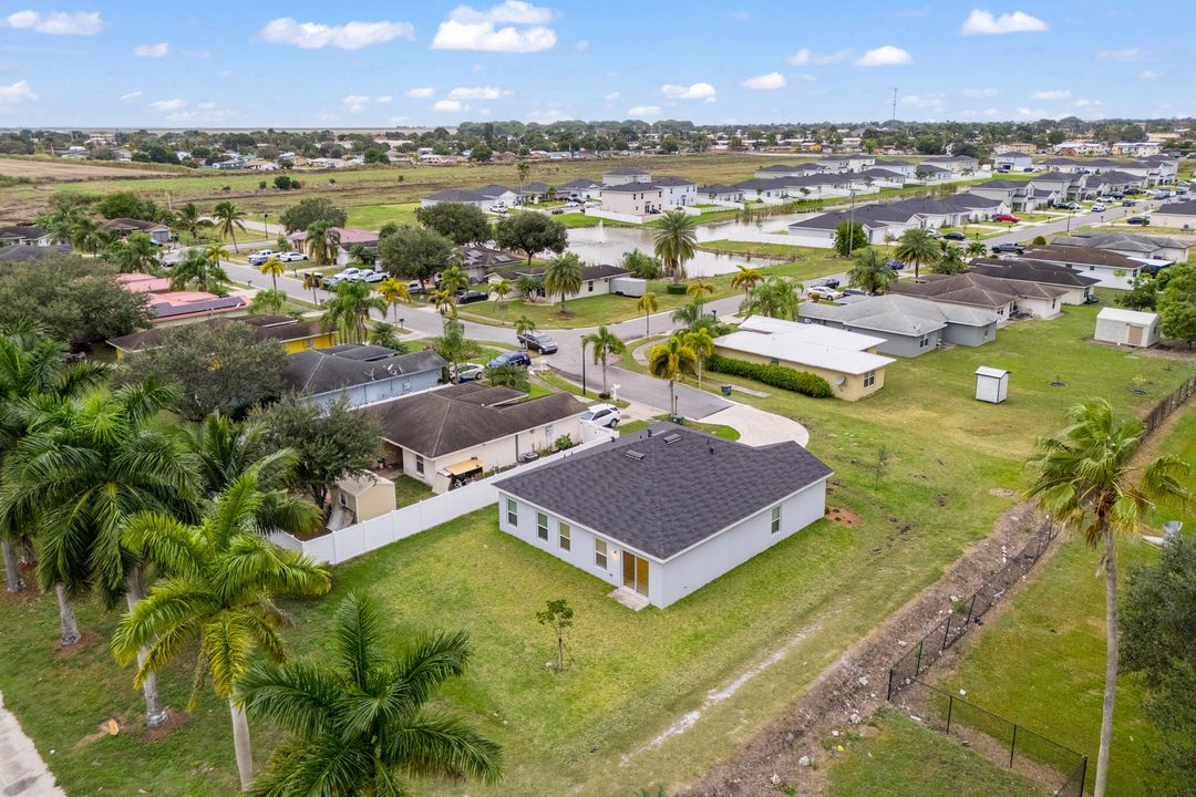 For Sale: $375,000 (3 beds, 2 baths, 1431 Square Feet)