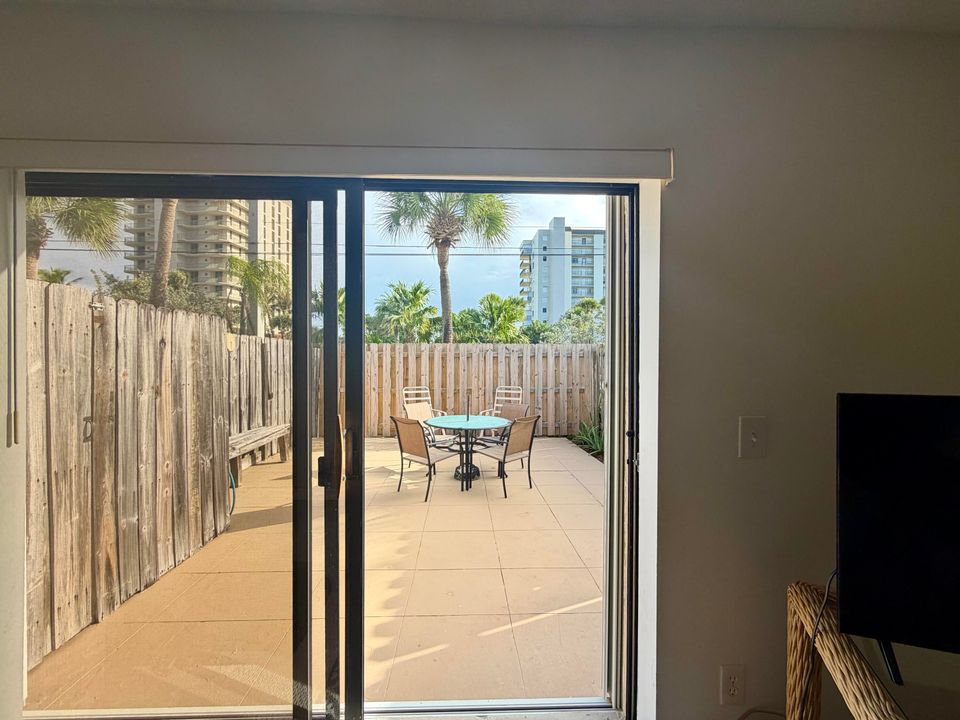 For Sale: $285,000 (2 beds, 1 baths, 1234 Square Feet)