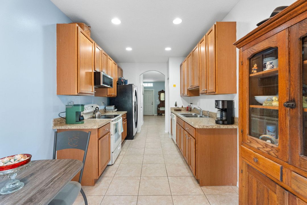 For Sale: $266,000 (3 beds, 2 baths, 1378 Square Feet)