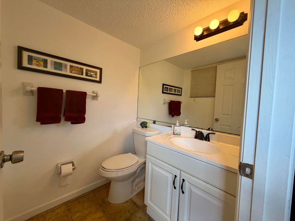 For Sale: $285,000 (2 beds, 1 baths, 1234 Square Feet)