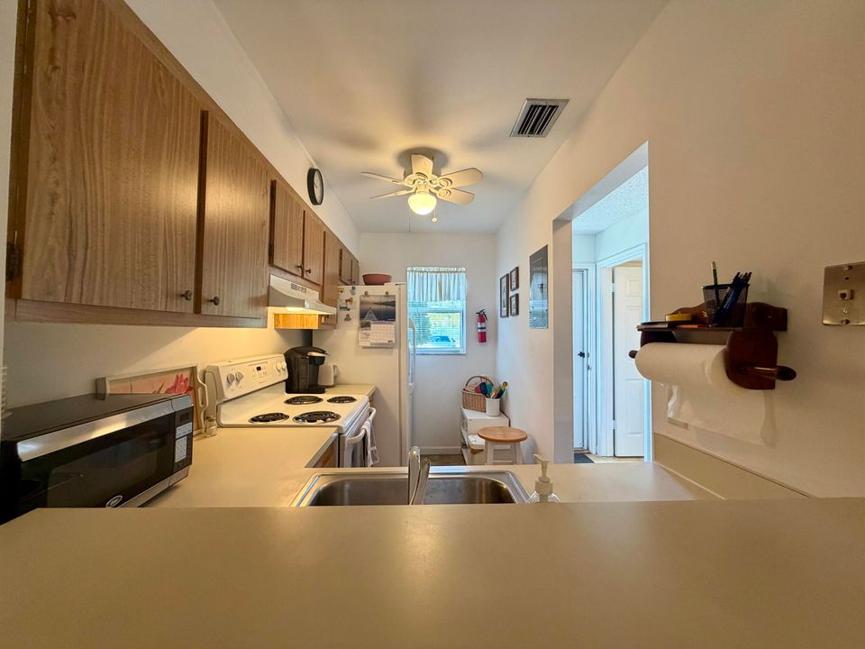 For Sale: $285,000 (2 beds, 1 baths, 1234 Square Feet)