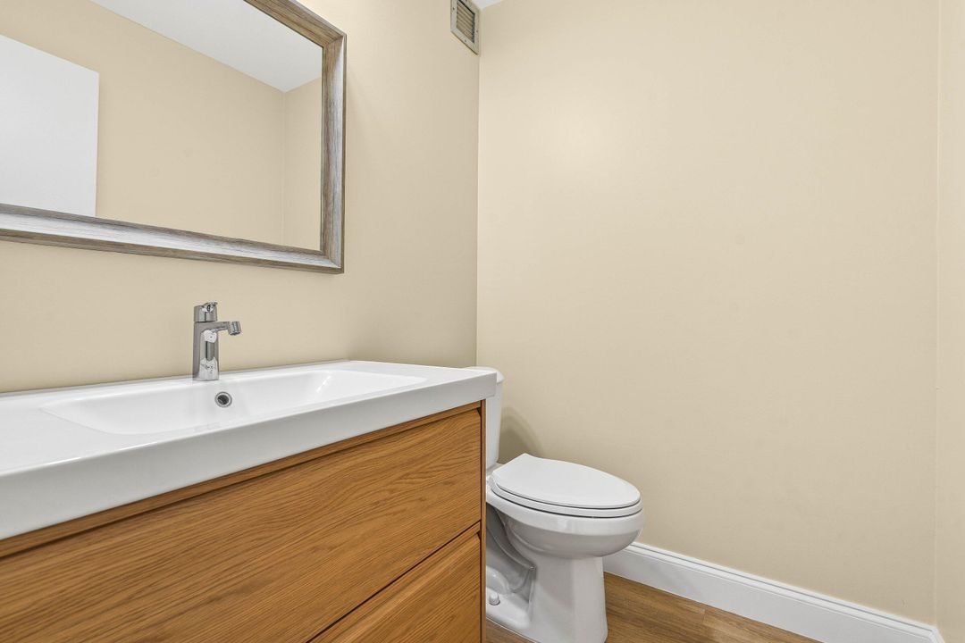 For Sale: $210,000 (1 beds, 1 baths, 894 Square Feet)