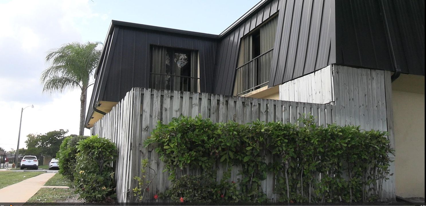 Active With Contract: $2,250 (2 beds, 2 baths, 1328 Square Feet)