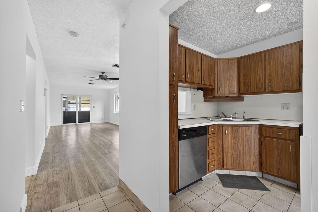 En Venta: $230,000 (2 camas, 2 baños, 1246 Pies cuadrados)