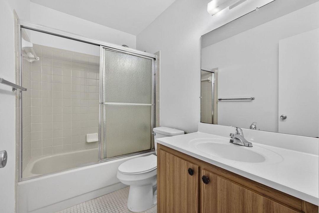 En Venta: $230,000 (2 camas, 2 baños, 1246 Pies cuadrados)