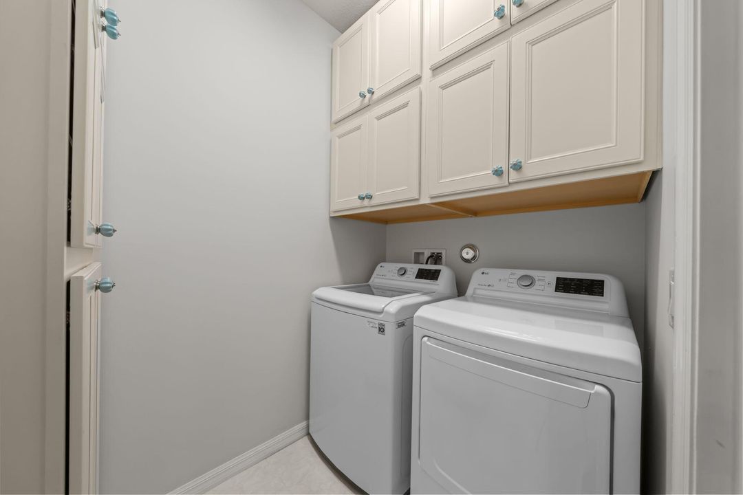 待售: $379,900 (2 贝兹, 2 浴室, 1398 平方英尺)