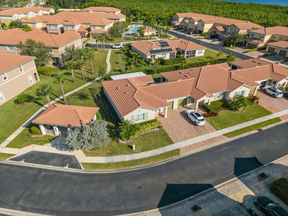 待售: $379,900 (2 贝兹, 2 浴室, 1398 平方英尺)