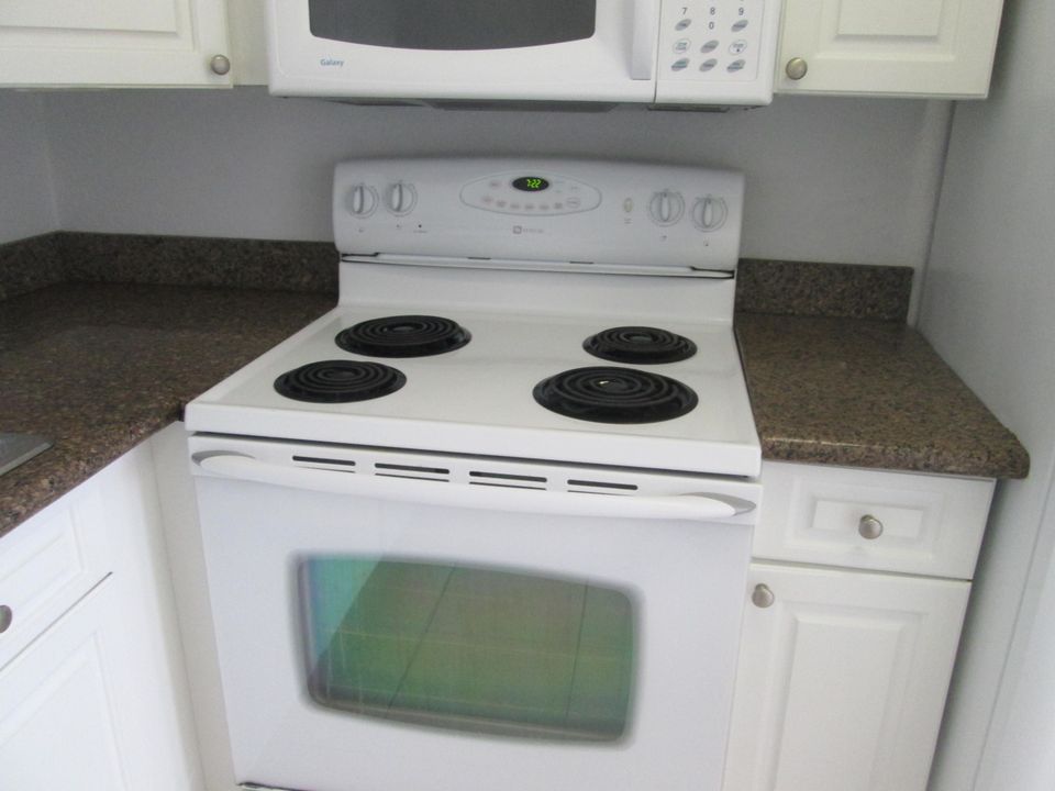 出租: $1,800 (2 贝兹, 1 浴室, 960 平方英尺)