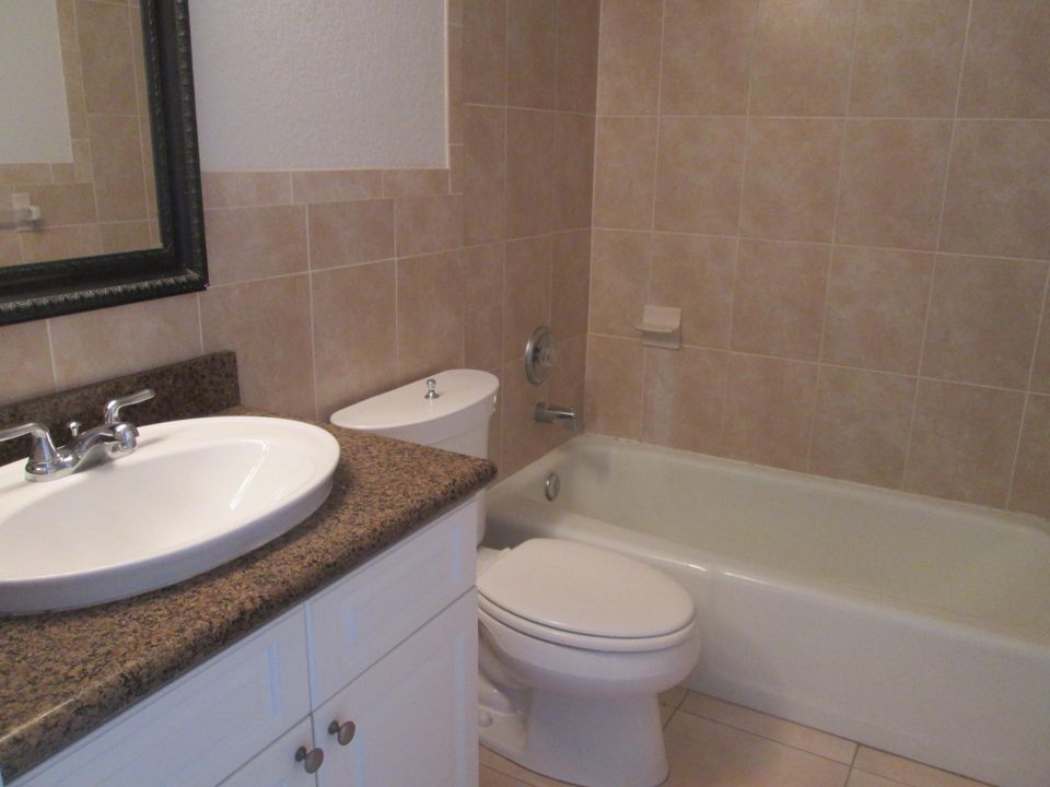 出租: $1,800 (2 贝兹, 1 浴室, 960 平方英尺)