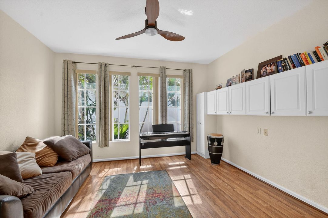 出租: $4,700 (4 贝兹, 2 浴室, 2414 平方英尺)