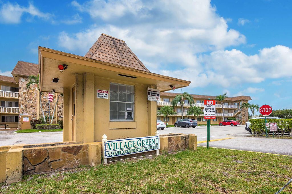 For Sale: $98,700 (1 beds, 1 baths, 642 Square Feet)