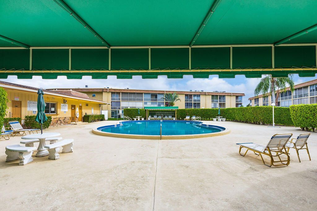 For Sale: $98,700 (1 beds, 1 baths, 642 Square Feet)