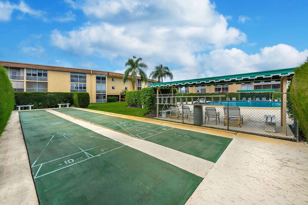 For Sale: $98,700 (1 beds, 1 baths, 642 Square Feet)