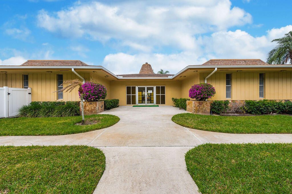 For Sale: $98,700 (1 beds, 1 baths, 642 Square Feet)