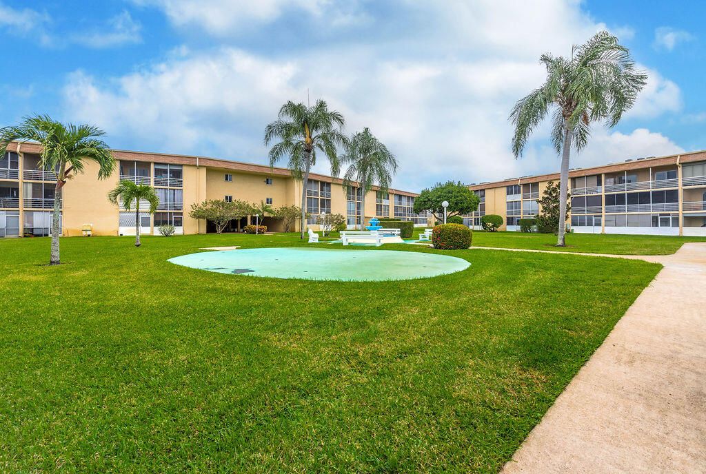 For Sale: $98,700 (1 beds, 1 baths, 642 Square Feet)