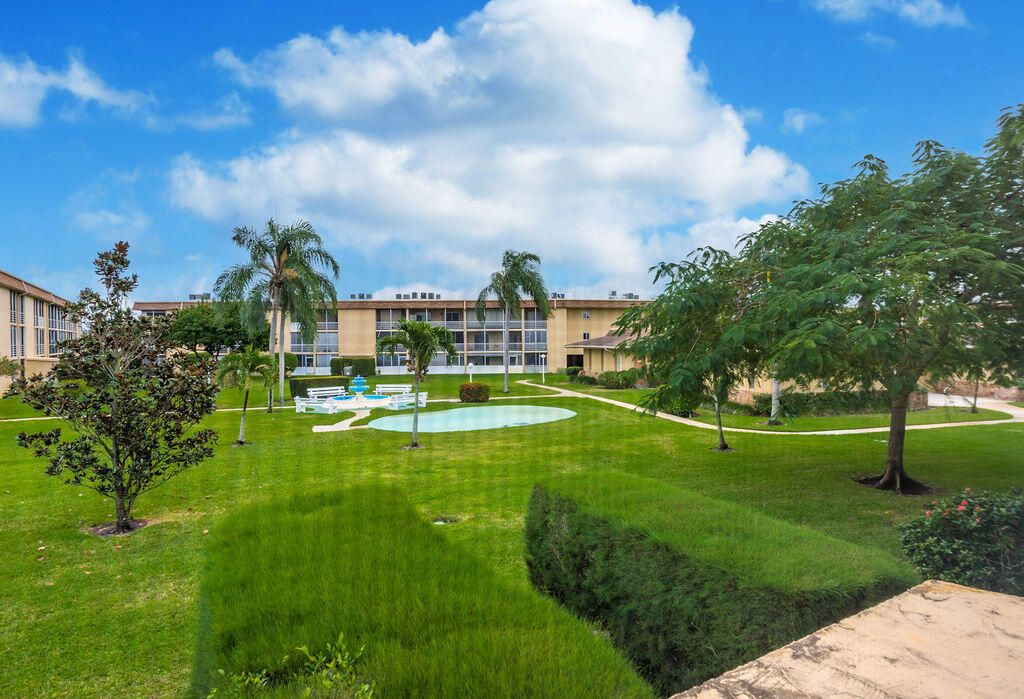 For Sale: $98,700 (1 beds, 1 baths, 642 Square Feet)