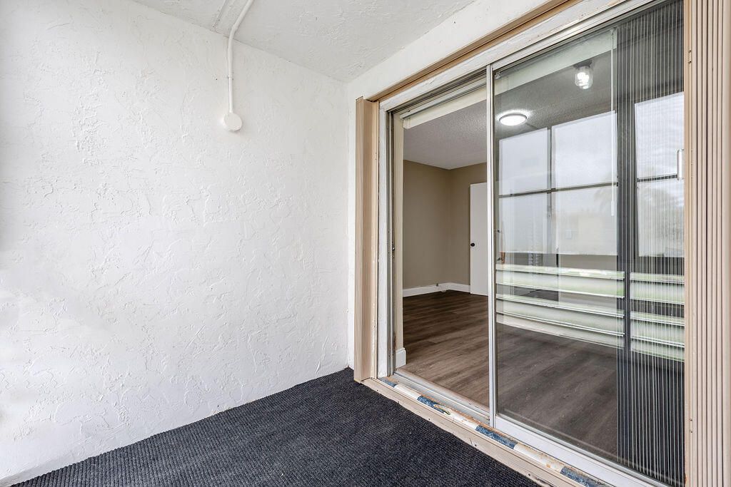 For Sale: $98,700 (1 beds, 1 baths, 642 Square Feet)