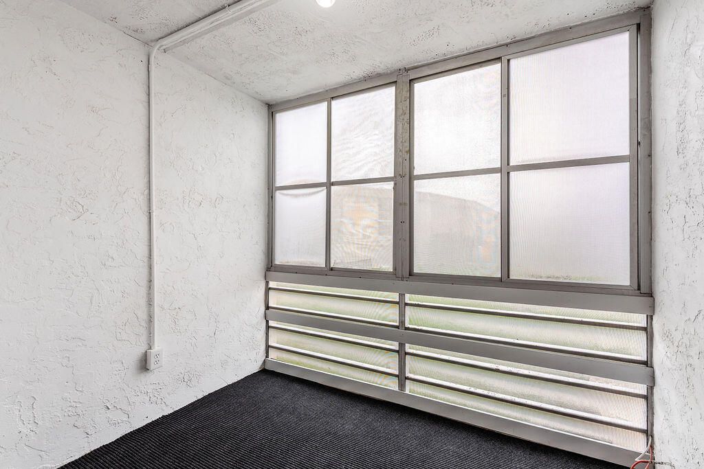 For Sale: $98,700 (1 beds, 1 baths, 642 Square Feet)