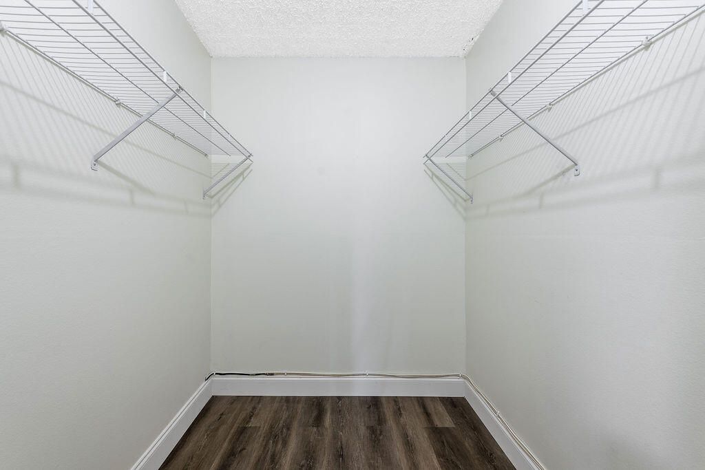 For Sale: $98,700 (1 beds, 1 baths, 642 Square Feet)