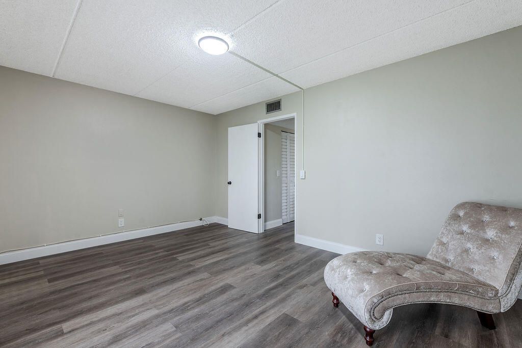 For Sale: $98,700 (1 beds, 1 baths, 642 Square Feet)