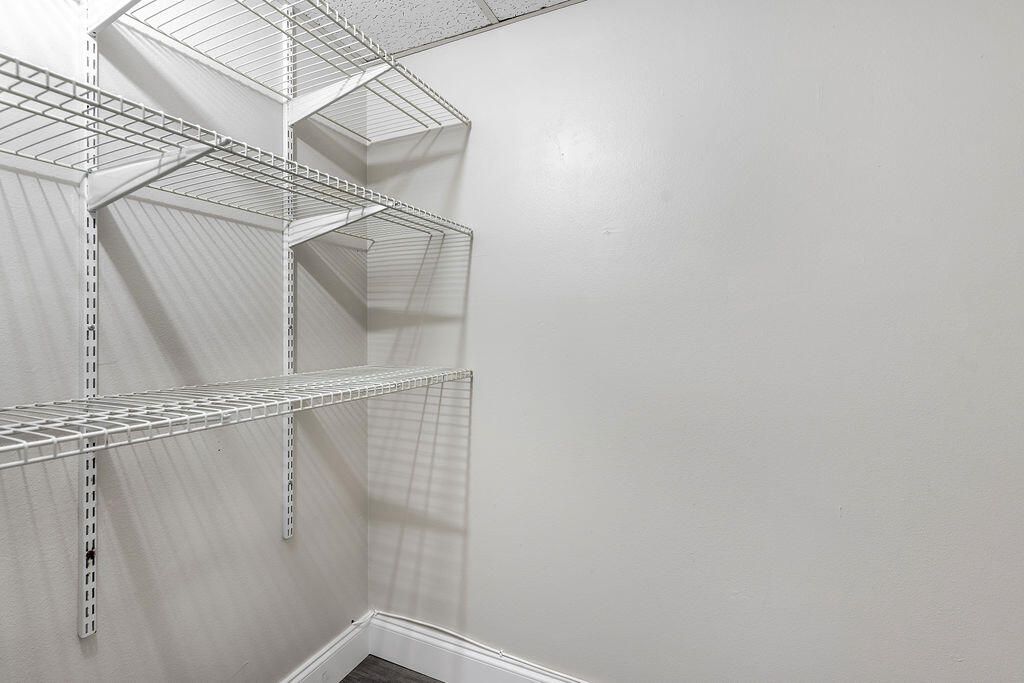 For Sale: $98,700 (1 beds, 1 baths, 642 Square Feet)