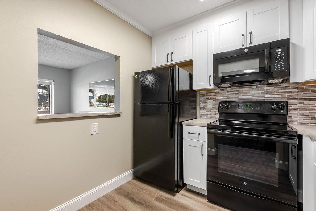 For Sale: $98,700 (1 beds, 1 baths, 642 Square Feet)