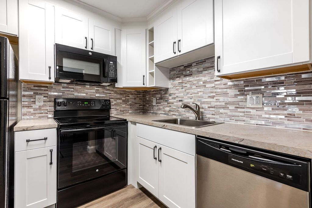 For Sale: $98,700 (1 beds, 1 baths, 642 Square Feet)