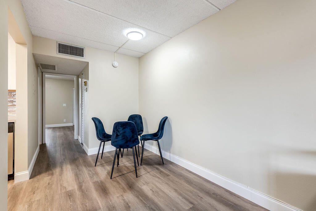 For Sale: $98,700 (1 beds, 1 baths, 642 Square Feet)