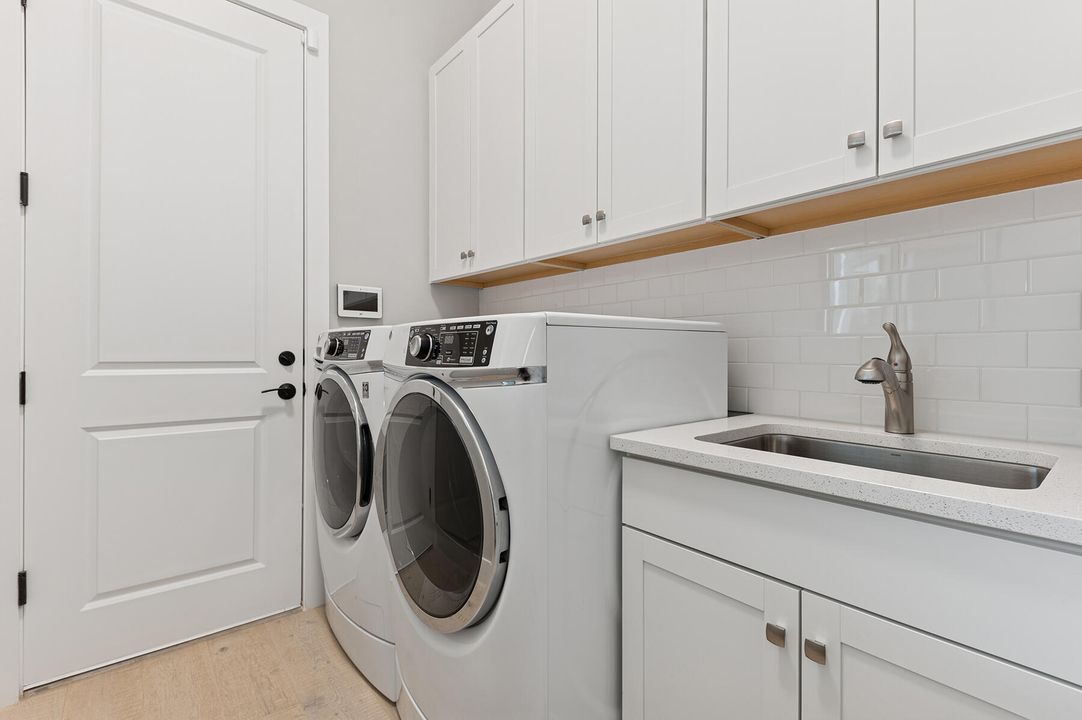 待售: $1,499,900 (3 贝兹, 2 浴室, 2381 平方英尺)