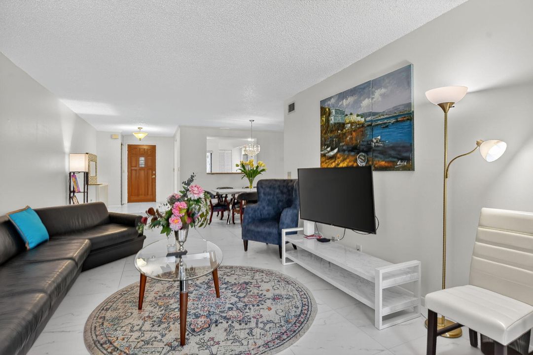 For Rent: $3,500 (2 beds, 2 baths, 1300 Square Feet)