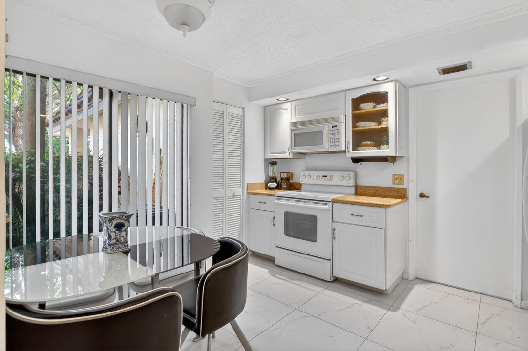 For Rent: $3,500 (2 beds, 2 baths, 1300 Square Feet)