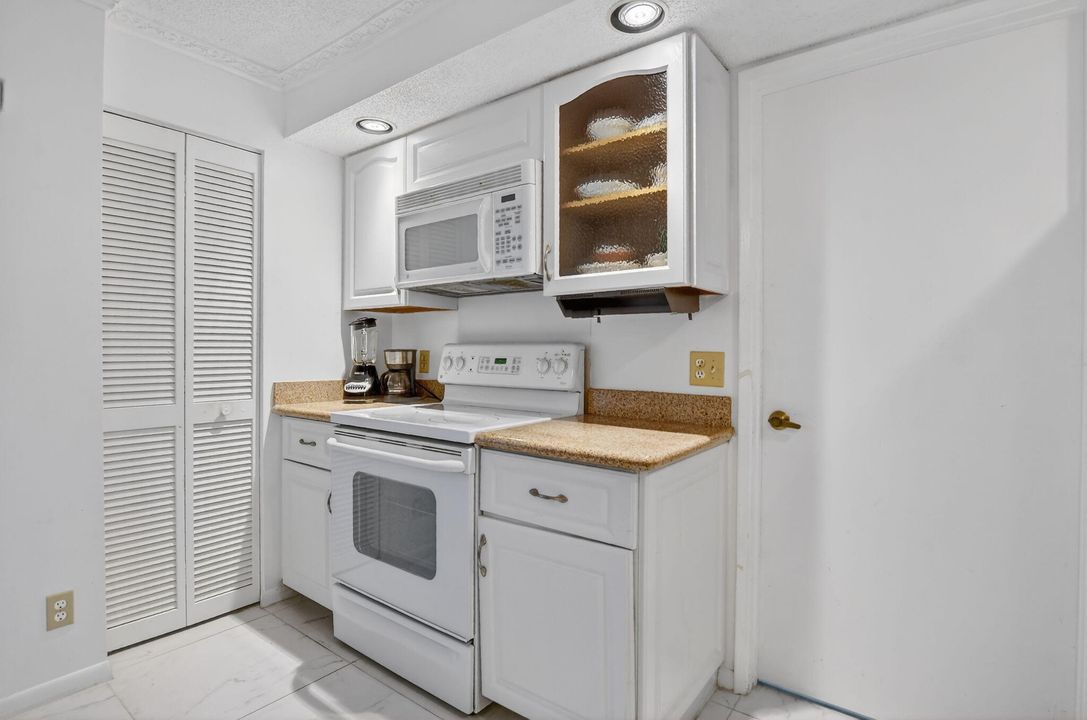 For Rent: $3,500 (2 beds, 2 baths, 1300 Square Feet)