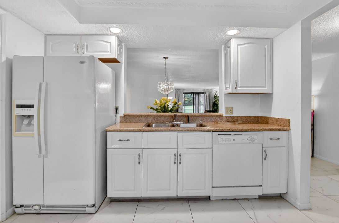 For Rent: $3,500 (2 beds, 2 baths, 1300 Square Feet)