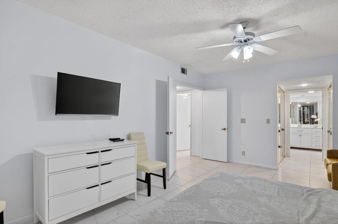 For Rent: $3,500 (2 beds, 2 baths, 1300 Square Feet)