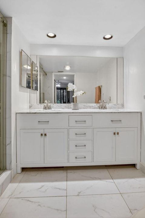 For Rent: $3,500 (2 beds, 2 baths, 1300 Square Feet)